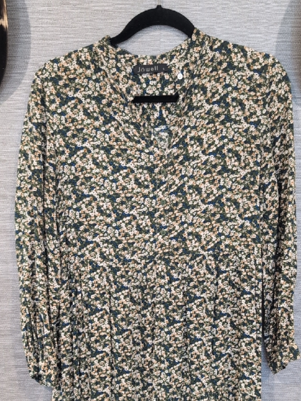 Jowell Olive Green Floral Pleated Midi Dress